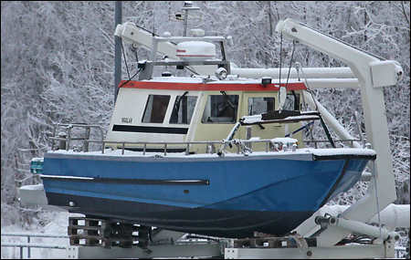 Ugglan ombord p Ocean Surveyor i Slagsta, Vrby 2010-01-15