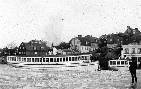 �gir vid N�ttrabybryggan, Borgm�starefj�rden, Karlskrona ca. 1900