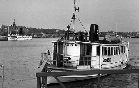 Bore i Nybroviken i trafik som Djurg�rdsf�rja 1968-05-23