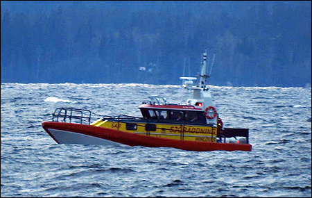Rescue MinLouis från SSRS Holmsund ansluter kl. 20.33.