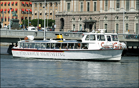 Delfin X vid Strmbron, Stockholm 2004-07-07