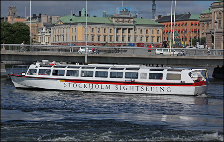 Delfin IV vid Strmbron, Stockholm 2009-07-17