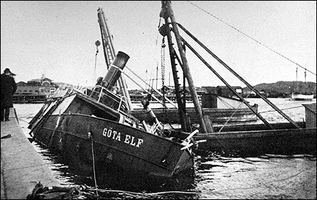 G�ta Elf vid Lilla Bommen, G�teborg under b�rgningen 1908-04