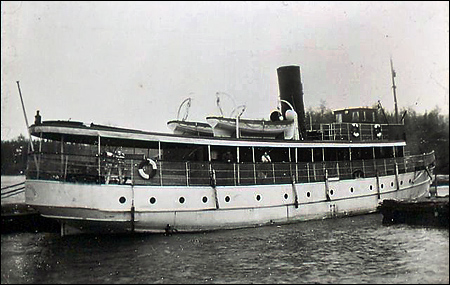 Visingsborg i Visings hamn ca. 1923