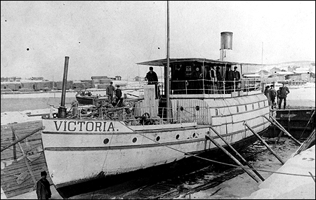 Victoria i torrdockan, Sunne