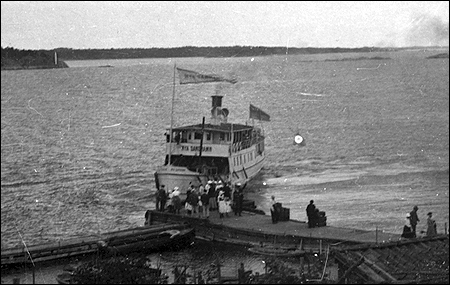 Nya Sandhamn vid Gatans brygga, Runmar ca 1920