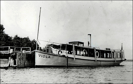 Viola vid Östra bryggan, Almö-Lindö ca. 1920
