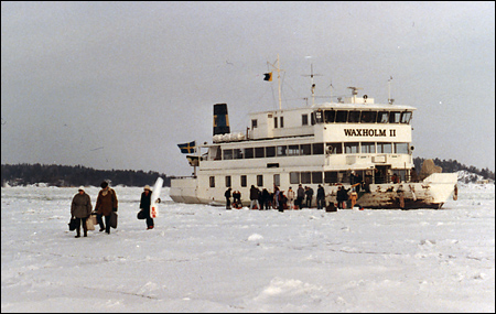 Waxholm II vid isstation p Vstra Saxarfjrden 1985-02-23